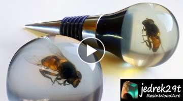 Bottle Stopper with a Bee. Resin Art.