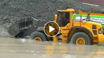 HEAVY MACHINES WORKING IN THE WATER????RC MACHINES IN THE MUD????RC LIVE ACTION CONSTRUCTION