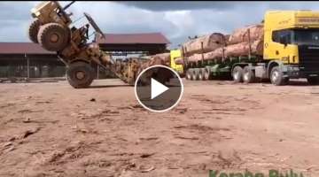Awesome Operator | Old CATERPILLER | Small Shovel Big Logs