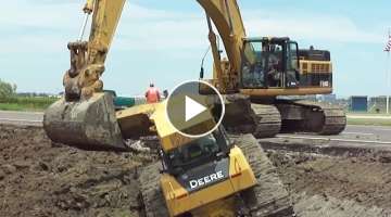 345CL Excavator Pulls Out 2 Deere Dozers From a Canal Stuck?