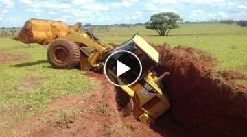 15 Dangerous Idiots Extreme Heavy Equipment Fail | Win Skills - Recovery Excavator Stuck in Mud
